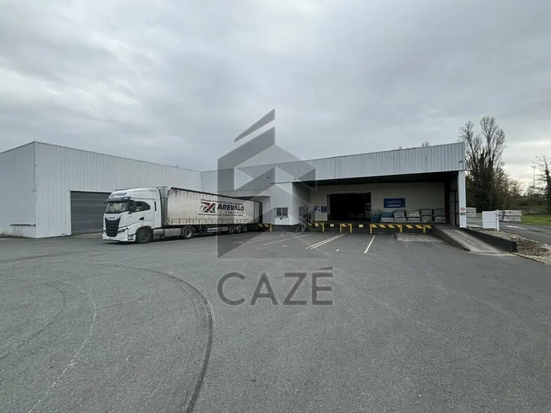 Industriel/Logistique dans Carbon-Blanc à louer - Photo de l’immeuble – Image 1 sur 9