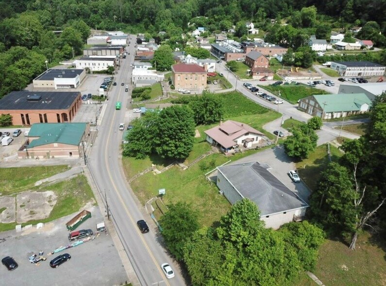 319 Main St, Clay, WV à vendre - Photo de l’immeuble – Image 3 sur 16