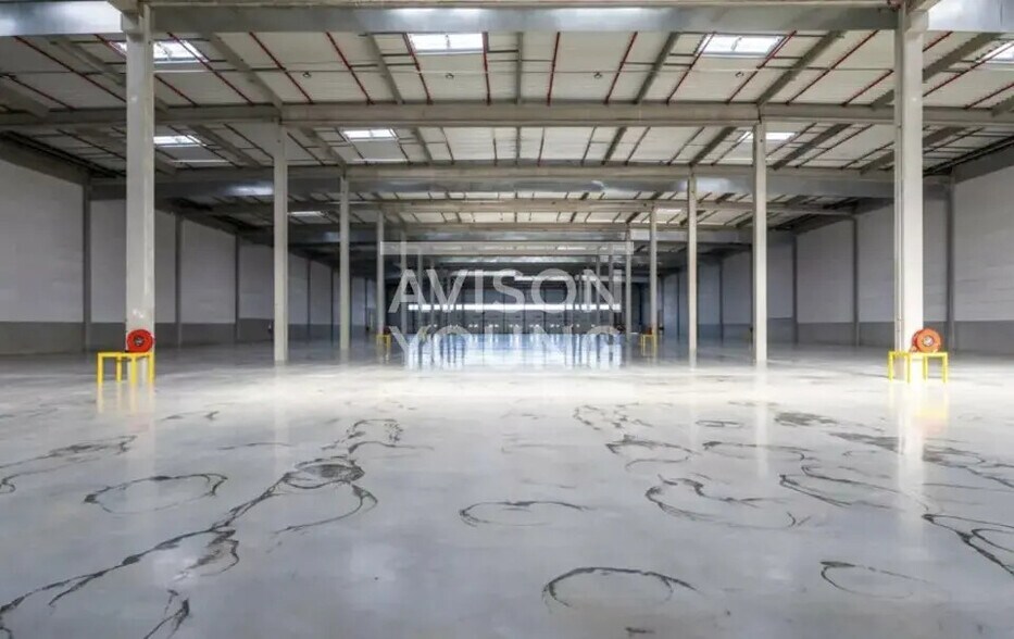 Local d’activités dans Lieusaint à louer - Photo de l’immeuble – Image 3 sur 3