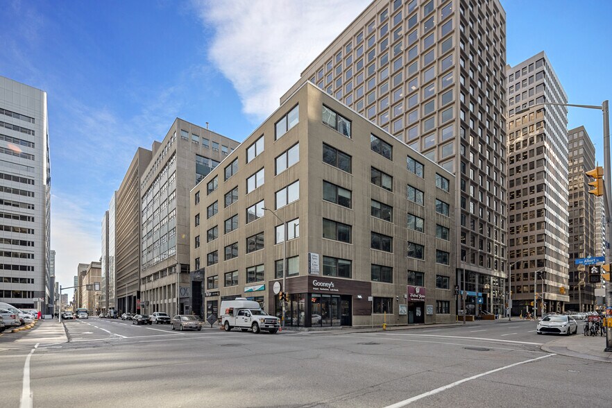 294 Albert St, Ottawa, ON à louer - Photo de l’immeuble – Image 1 sur 7