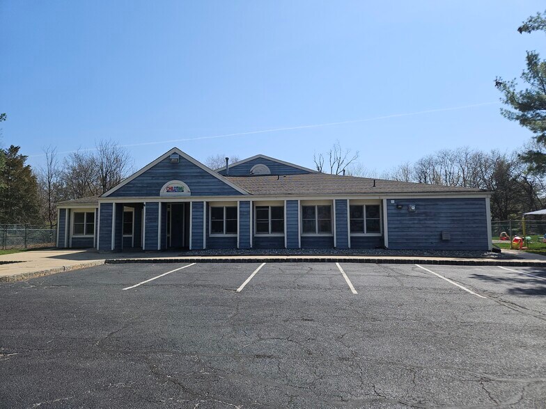 43 Barley Sheaf Rd, Flemington, NJ à vendre - Photo de l’immeuble – Image 2 sur 8