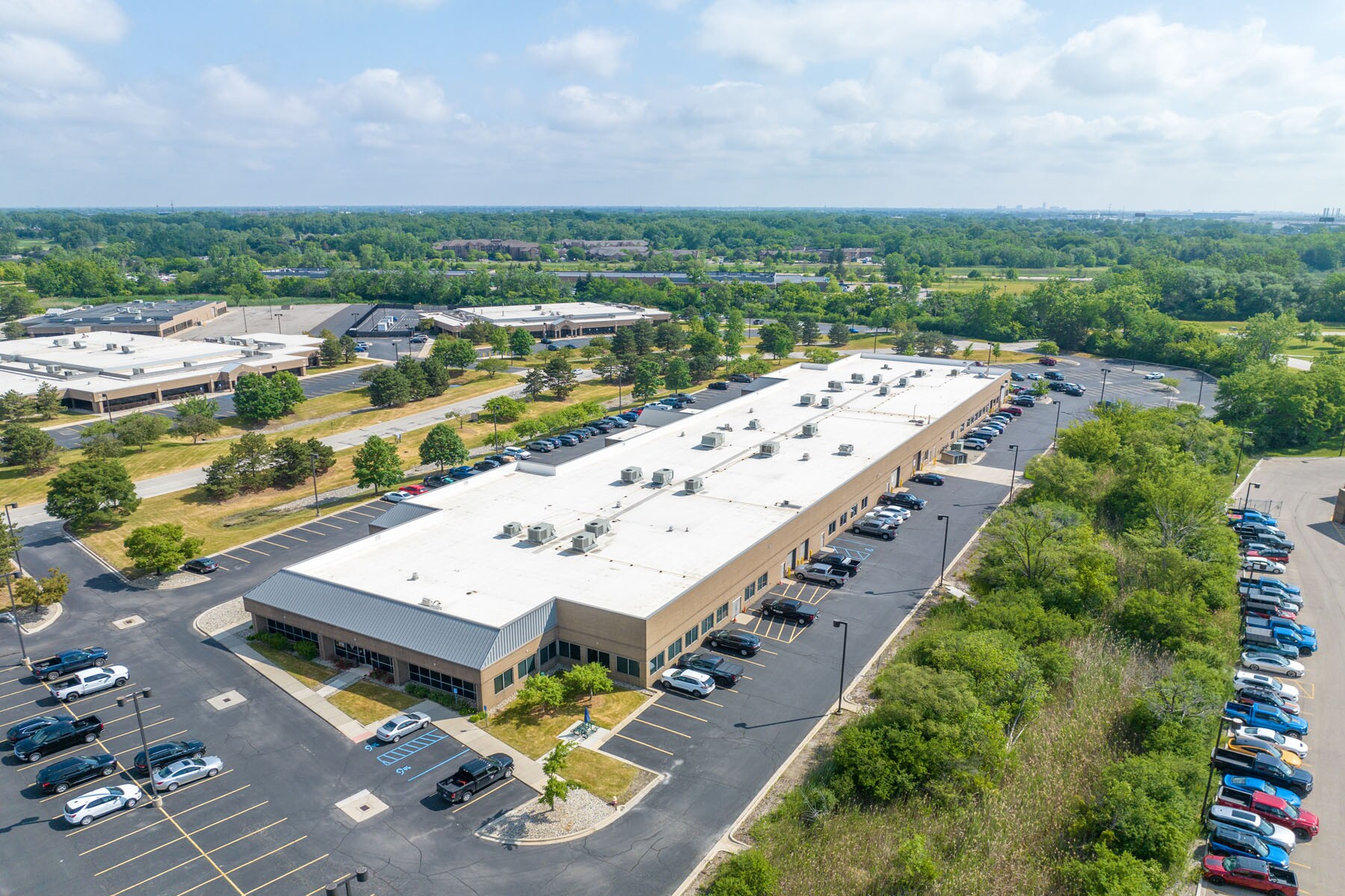 17225 Federal Dr, Allen Park, MI à vendre Photo de l’immeuble– Image 1 sur 9