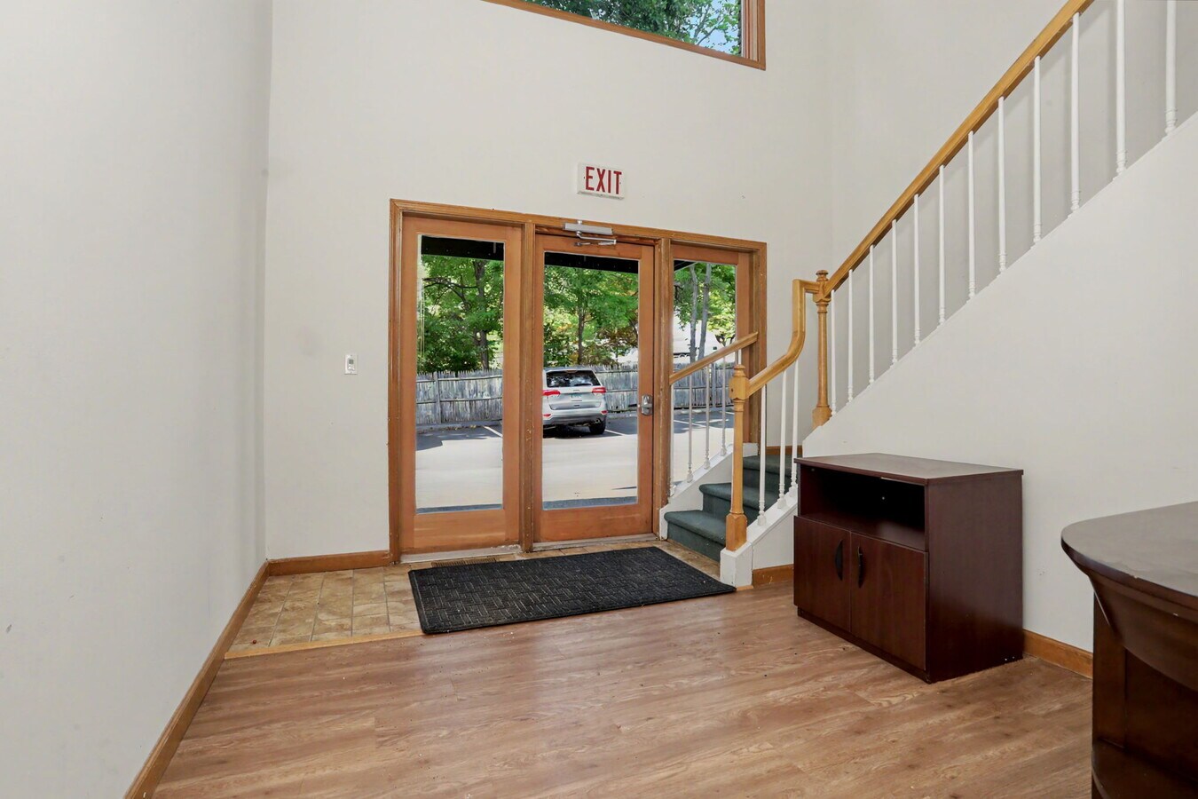 27 Mill Plain Rd, Danbury, CT 06811 - Lot 4 - Fl 2 - - Hall d’entrée - Image 2 of 21