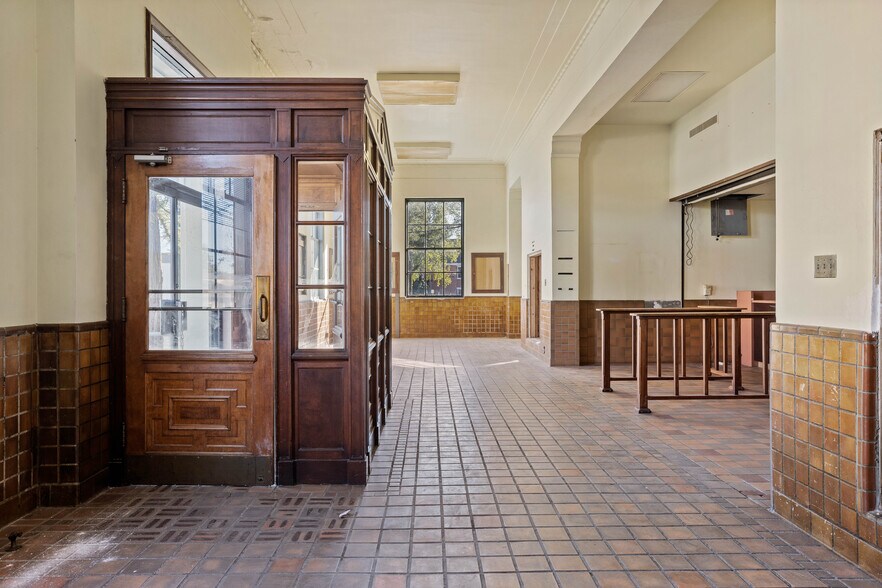 224 N Oak St, Ukiah, CA à louer - Photo de l’immeuble – Image 3 sur 29