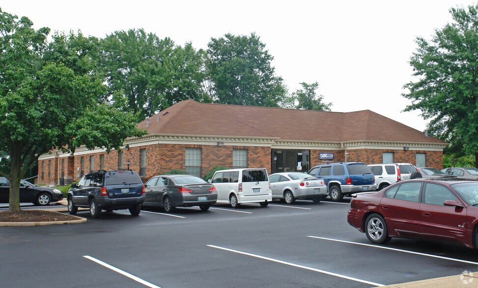 1747 Smizer Station Rd, Fenton, MO à louer - Photo de l’immeuble – Image 2 sur 8