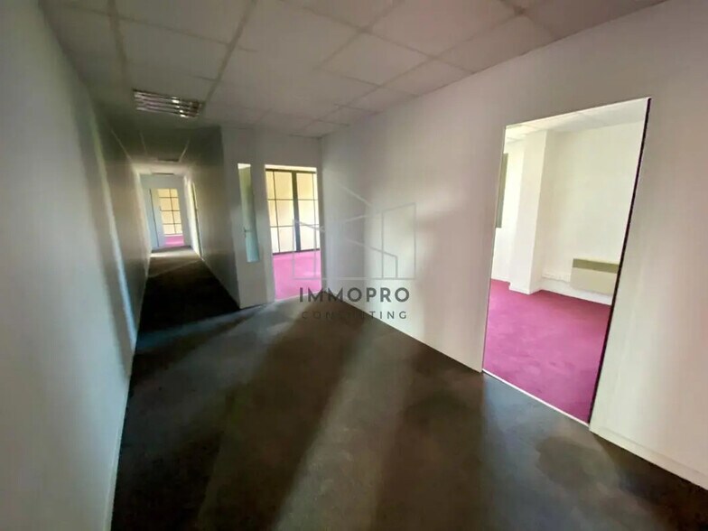 Bureau dans Bois-Guillaume à louer - Photo intérieure – Image 2 sur 3