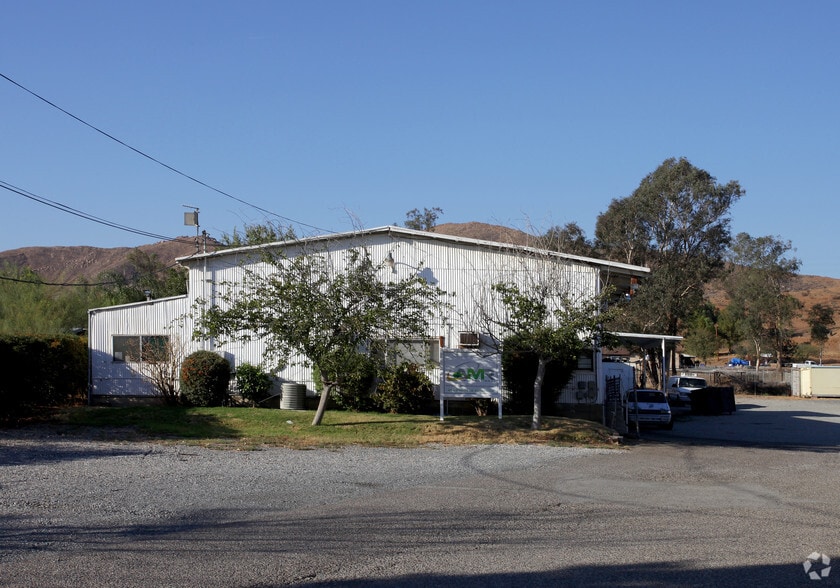 8551 Mission Blvd, Jurupa Valley, CA à louer - Photo principale – Image 1 sur 27