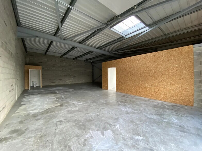 3 Rue Des Frères Lumière, Carbon-Blanc à vendre - Photo intérieure – Image 3 sur 4