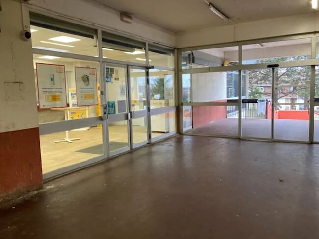 Plus de détails pour Local commercial à vendre