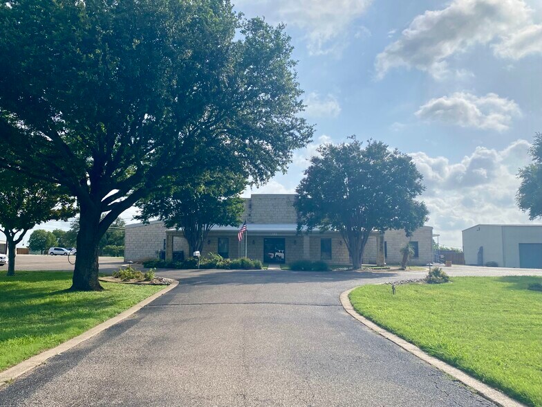5113 Steinbeck Bend Dr, Waco, TX à louer - Photo de l’immeuble – Image 1 sur 9