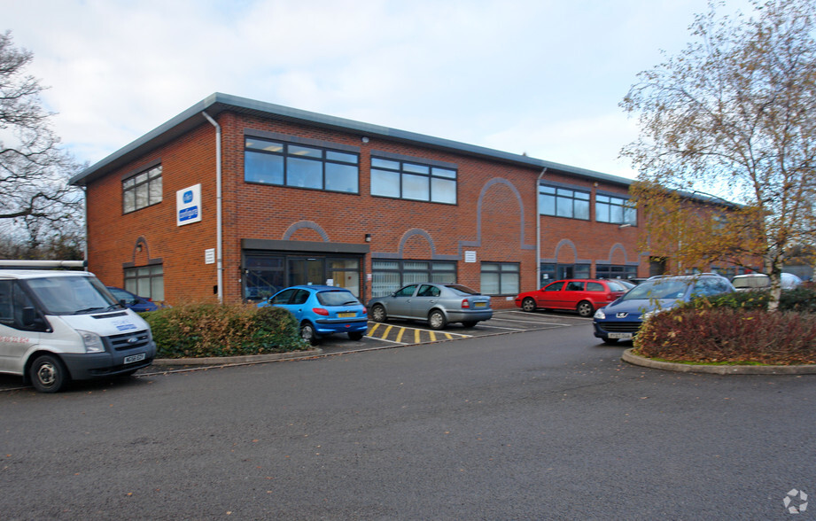 Burnt Meadow Rd, Redditch à louer - Photo principale – Image 1 sur 5