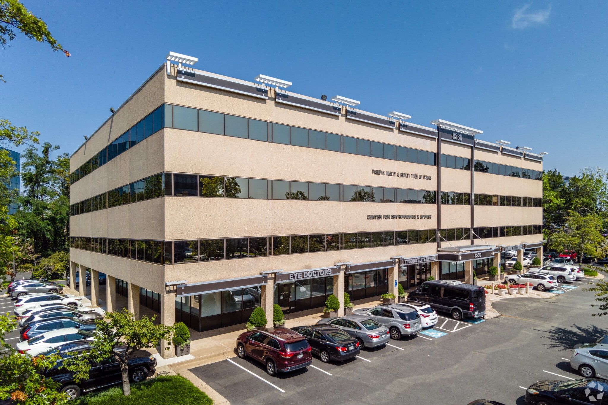 8230 Boone Blvd, Vienna, VA à vendre Photo principale– Image 1 sur 11