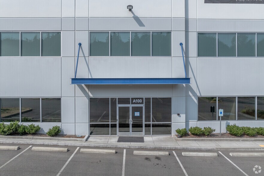 8131 W Bostian Rd, Woodinville, WA à louer - Photo de l’immeuble – Image 3 sur 5