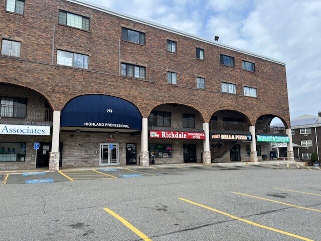 84 Highland Ave, Salem, MA à louer - Photo de l’immeuble – Image 2 sur 12