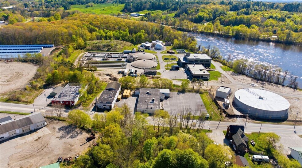 551 Lincoln St, Lewiston, ME à vendre - Photo de l’immeuble – Image 3 sur 8