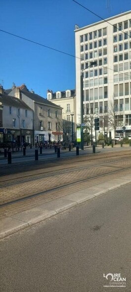 Local commercial dans Nantes à louer - Photo de l’immeuble – Image 2 sur 2