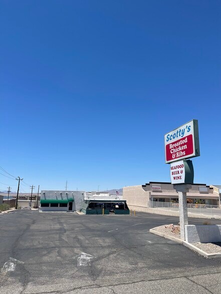 410 El Camino Way, Lake Havasu City, AZ à louer - Photo de l’immeuble – Image 2 sur 6