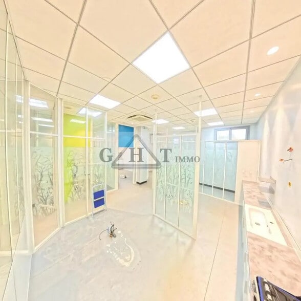 Local commercial dans Créteil à vendre - Photo intérieure – Image 1 sur 8