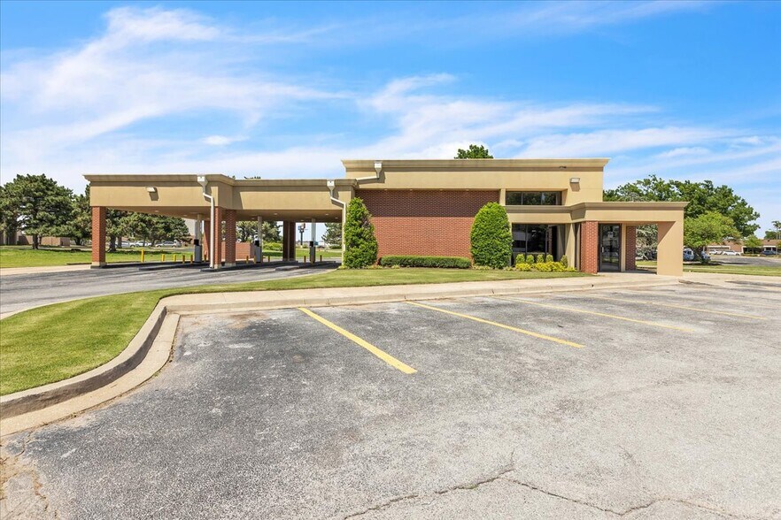809 Cornell Pky, Oklahoma City, OK à vendre - Photo de l’immeuble – Image 3 sur 26