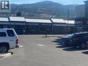 3006-3094 Skaha Lake Rd, Penticton, BC à louer Photo de l’immeuble– Image 2 sur 3