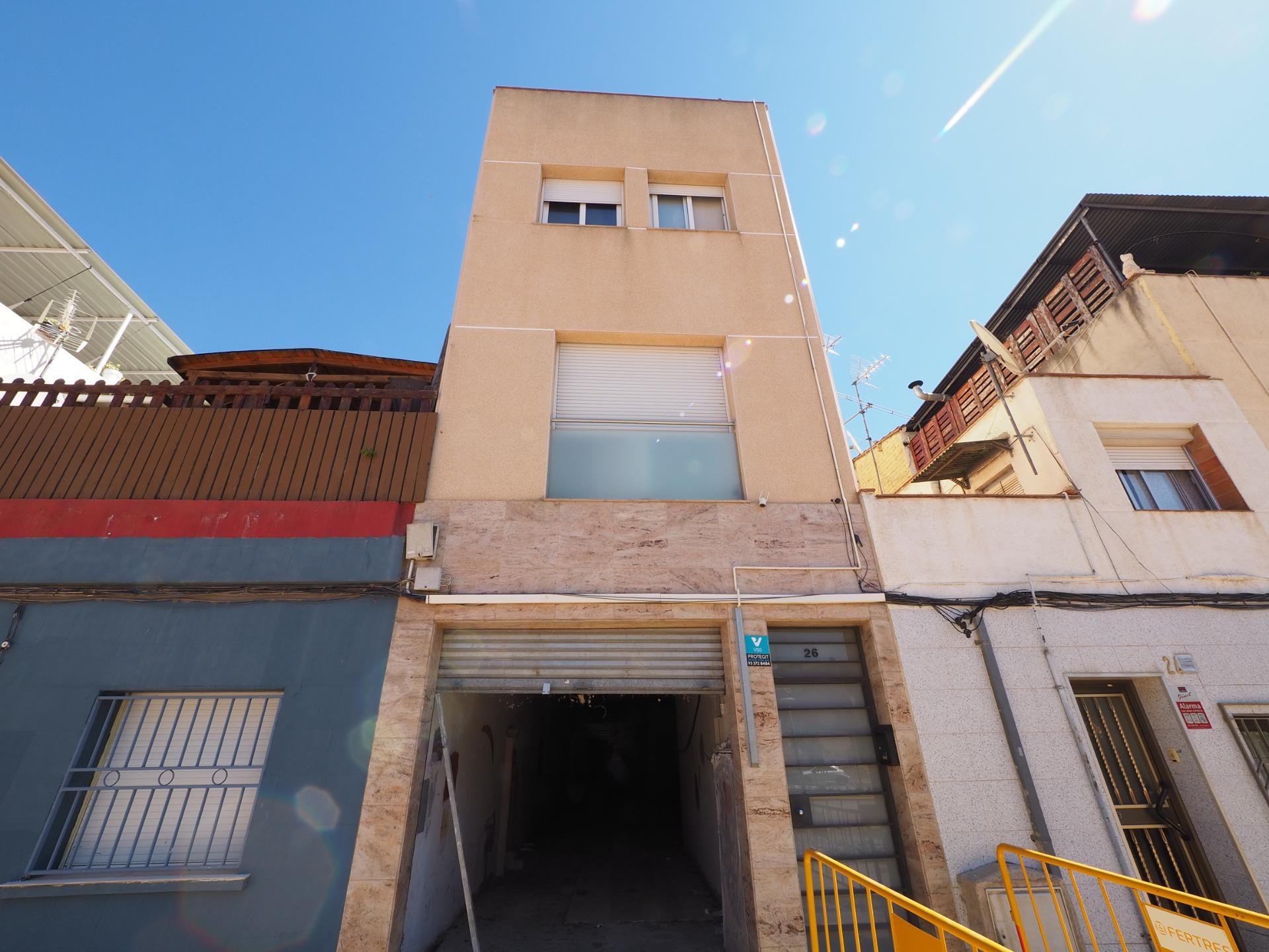 Immeuble residentiel dans Sabadell, Barcelona à vendre Photo de l’immeuble– Image 1 sur 2