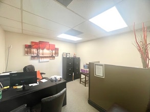 222 N Mountain Ave, Upland, CA à louer Photo intérieure– Image 2 sur 14