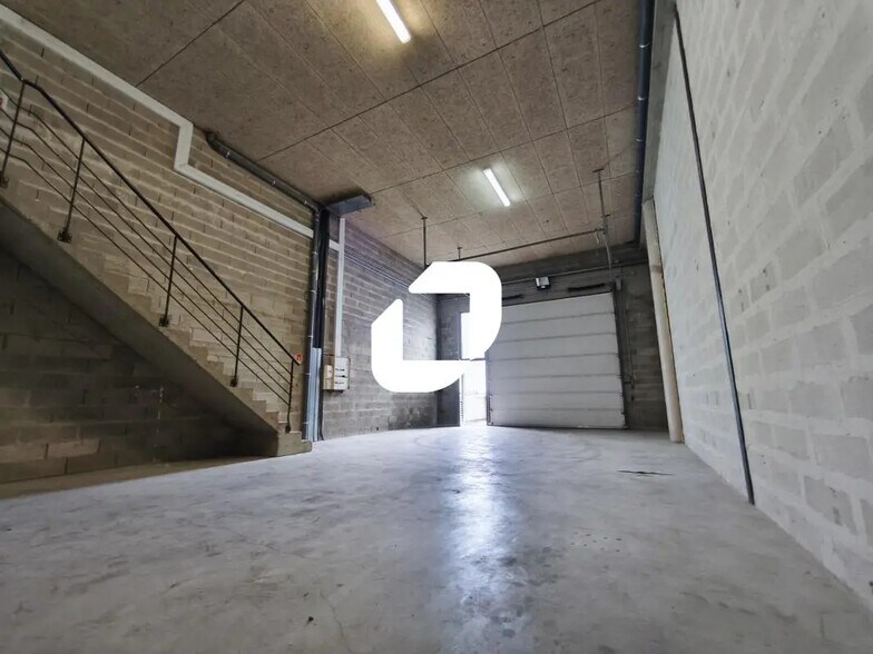 Local d’activités dans Bry-sur-Marne à louer - Photo de l’immeuble – Image 1 sur 6