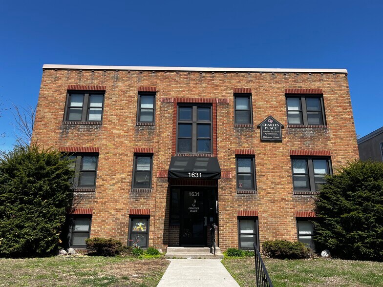 1631 Charles Ave, Saint Paul, MN à vendre - Photo de l’immeuble – Image 2 sur 8