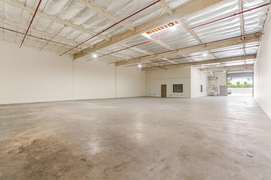 12701 Van Nuys Blvd, Pacoima, CA à louer - Photo de l’immeuble – Image 3 sur 36