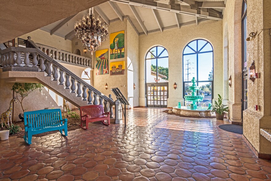 7776 S Pointe Pky W, Phoenix, AZ à louer - Hall d’entrée – Image 2 sur 10