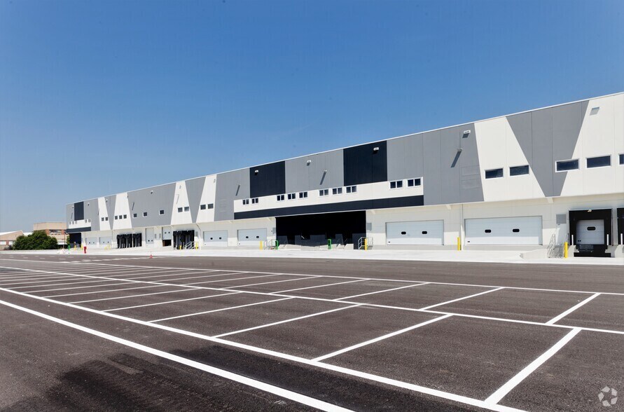 Calle de Eduardo Barreiros, 104, Madrid, Madrid à louer - Photo de l’immeuble – Image 3 sur 13