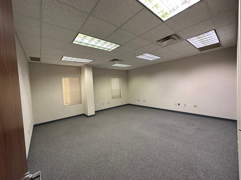 1110 Calder St, Beaumont, TX à louer - Photo intérieure – Image 2 sur 9