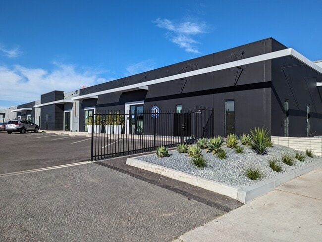 Plus de détails pour 7059-7077 1/2 Vineland Ave, North Hollywood, CA - Industriel/Logistique à louer