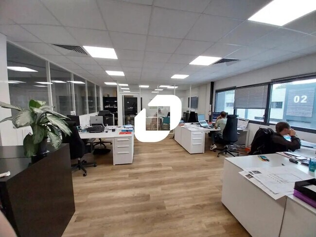 Plus de détails pour Bureau, Local d'activités à louer