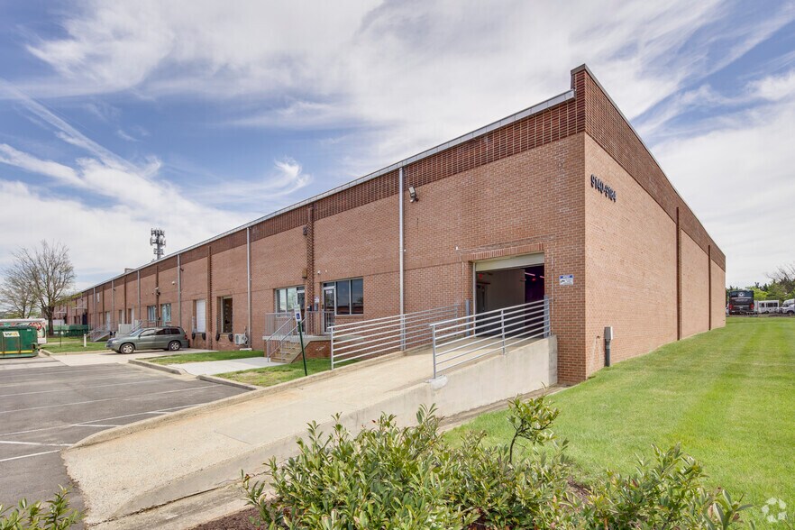 9100-9136 E Hampton Dr, Capitol Heights, MD à louer - Photo de l’immeuble – Image 2 sur 21