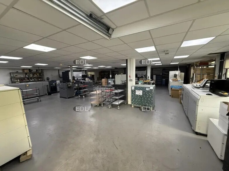 Local d'activités dans Neuilly-Plaisance à vendre - Photo de l’immeuble – Image 1 sur 13