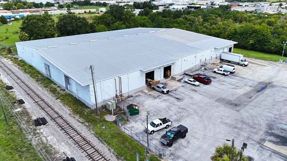 2930 Maine Ave, Lakeland, FL à louer - Photo de l’immeuble – Image 2 sur 14