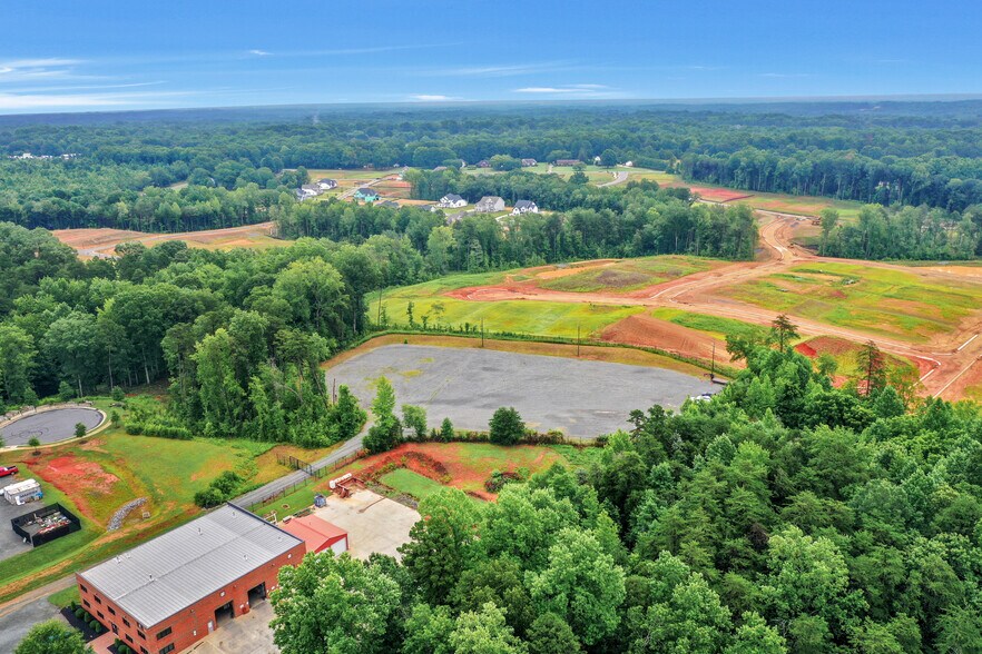 11134 Business Ln, Mint Hill, NC à louer - Photo de l’immeuble – Image 3 sur 3