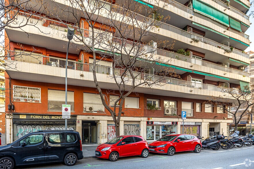 Local commercial dans Barcelone, Barcelona à louer - Photo de l’immeuble – Image 3 sur 3