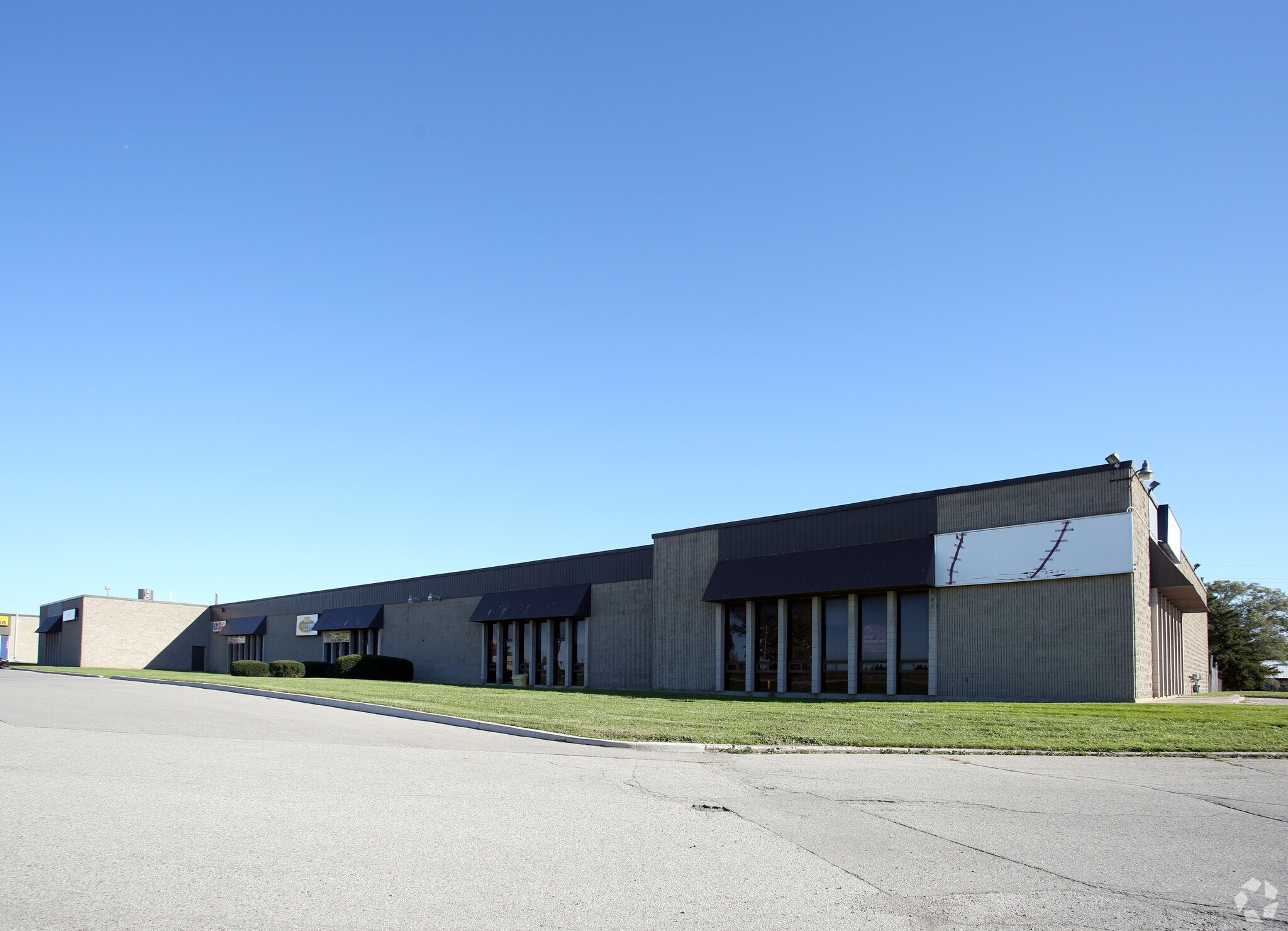 1540 Fanshawe Park Rd W, London, ON à louer Photo principale– Image 1 sur 6