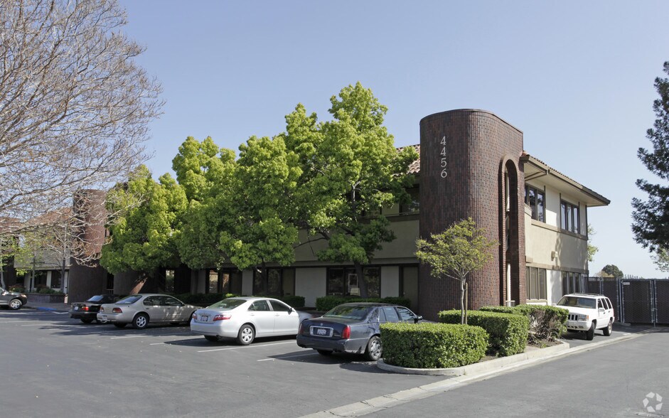4456 Black Ave, Pleasanton, CA à louer - Photo de l’immeuble – Image 2 sur 5