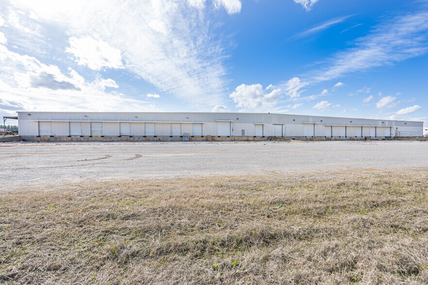 942 W Park Dr, Selma, AL à louer - Photo de l’immeuble – Image 3 sur 19
