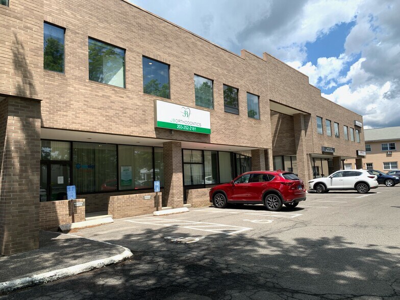 456 Glenbrook Rd, Stamford, CT à louer - Photo de l’immeuble – Image 3 sur 5