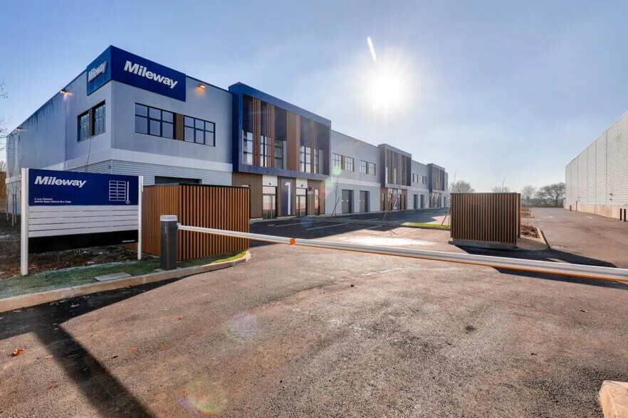 Industriel/Logistique dans Saint-Michel-sur-Orge à louer - Photo de l’immeuble – Image 1 sur 14