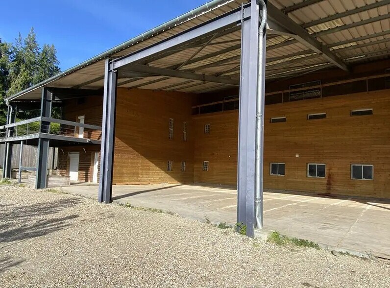 Local d'activités dans PONT-L'EVEQUE à vendre - Photo de l’immeuble – Image 2 sur 6