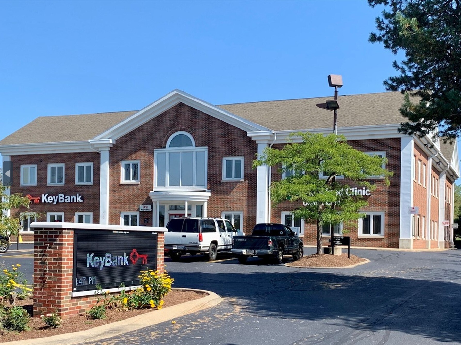 17747 Chillicothe Rd, Chagrin Falls, OH à louer Photo de l’immeuble– Image 1 sur 10
