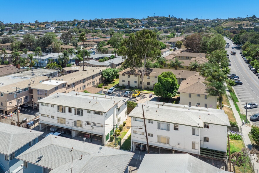 3950 Hillcrest Dr, Los Angeles, CA à vendre - Photo de l’immeuble – Image 2 sur 6