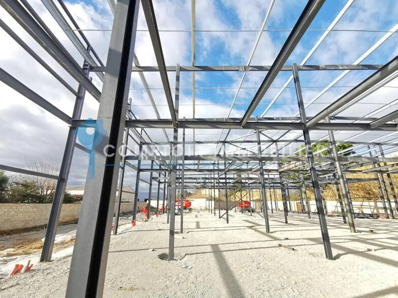Local d'activités dans Lunel à vendre - Photo de la construction – Image 3 sur 3