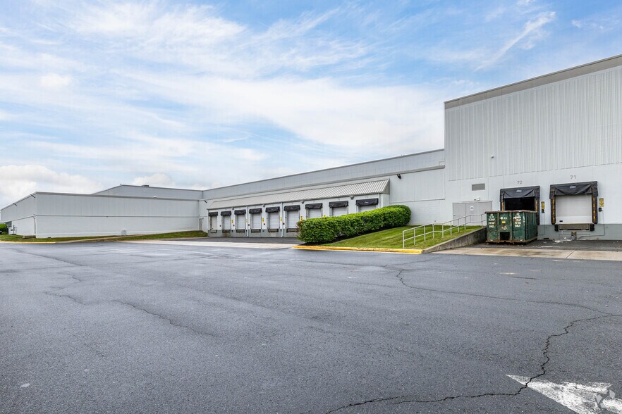 200 Docks Corner Rd, South Brunswick, NJ à louer - Photo de l’immeuble – Image 2 sur 19