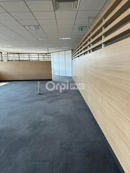 Bureau dans Reims à louer - Photo de l’immeuble – Image 3 sur 12